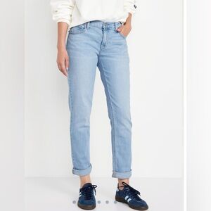 Old Navy Mid-Rise Wow Boyfriend Straight Jeans in Light Wash